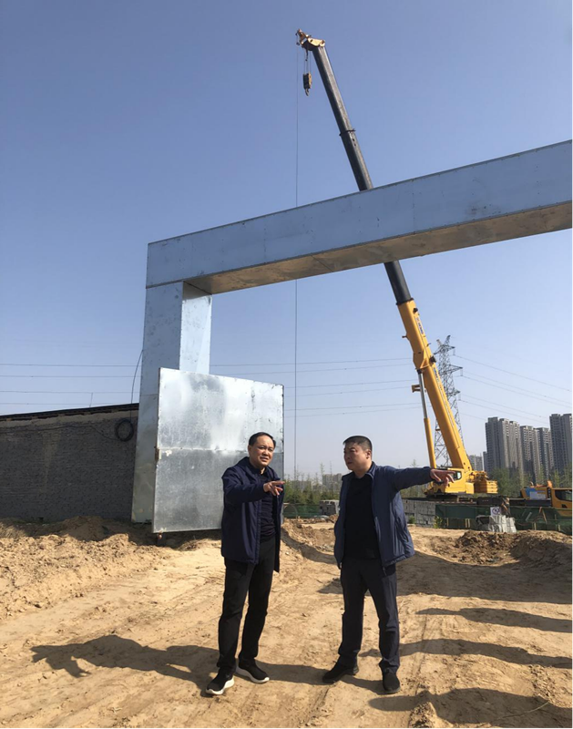 鄭州市建設(shè)投資集團(tuán)有限公司黨委委員、副總經(jīng)理張巖到侯寨新鎮(zhèn)區(qū)安置區(qū)調(diào)研項(xiàng)目建設(shè)工作